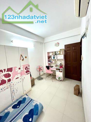 Bán gấp nhà đẹp ở ngay Huỳnh Tấn Phát, sát mặt tiền, 60 m2, ngang to 5m, SHR, - 3