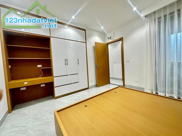 Siêu Hiếm -8M Ra Phố  - Mai Hắc Đế - Hai Bà Trưng - Dt :52m2/3 tầng /4mMT * bán 9,2 tỷ - 2