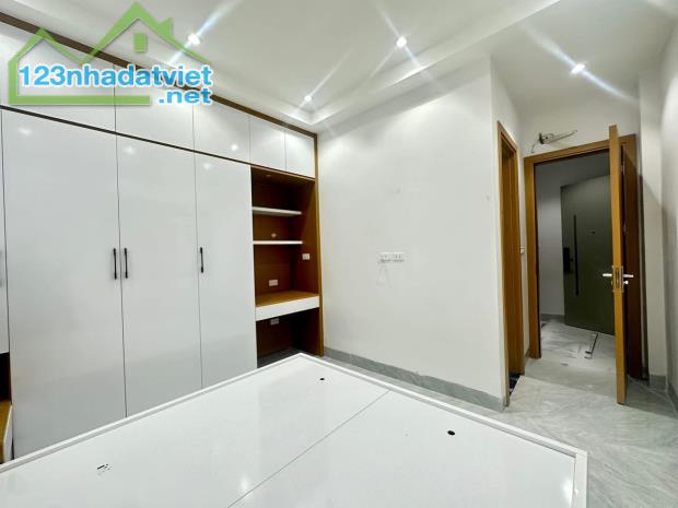 Siêu Hiếm -8M Ra Phố  - Mai Hắc Đế - Hai Bà Trưng - Dt :52m2/3 tầng /4mMT * bán 9,2 tỷ - 5