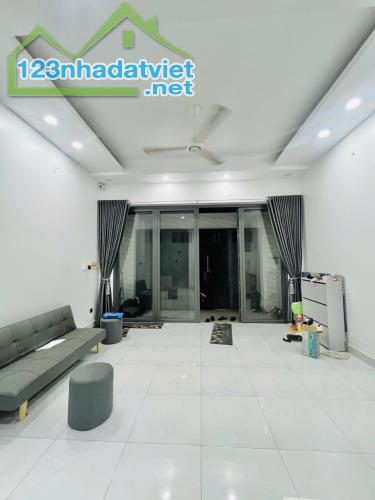 Hàng Thơm nhà đường số 12 gần AEON Tân Phú 60m2 hẻm 6m Nhỉnh 4 tỷ - 3