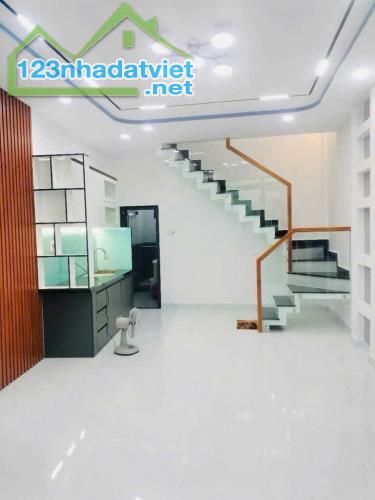 SIÊU PHẨM - NHÀ ĐẸP VÀO Ở NGAY HUỲNH TẤN PHÁT  28M2 - Chỉ Nhỉnh 3 Tỷ - 3