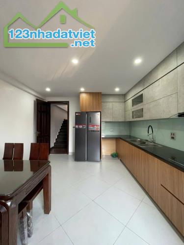 Hiếm, Hoàng Minh Đạo, Long Biên, 70m2, MT4.1m, 5 tầng thang máy, ô tô tránh vòng quanh, kd - 4