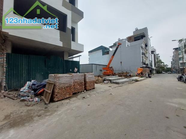 Bán nhà khu TĐC Ngọc Thuỵ 47m sử dụng 5m 7T MT4m giá 20.5 tỷ ô tô đỗ cửa - 2