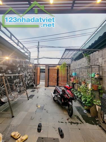 NHÀ MT ĐƯỜNG 11 TRƯỜNG THỌ, 84M2, NGANG 4.7M, 4 TẦNG, MỚI KENG, CÓ SÂN ĐỂ XE, CHỈ 11.9 TỶ. - 2