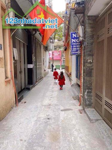 GIẢM CHÀO 1 TỶ - NHÀ PHÂN LÔ THÁI THỊNH - 20M RA PHỐ - NGÕ THÔNG!