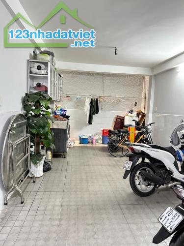 KHU VIP HUỲNH VĂN BÁNH, HẺM XE HƠI 6M, 85M2, NHÀ 5 TẦNG, NGANG 4.1M, 9PN, CHỈ NHỈNH 17 TỶ - 1