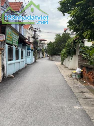 Chính chủ cần bán lô đất 62m trục Tăng Bảo, Tân Quang, Văn Lâm. Sát Vin 3. 0828218468