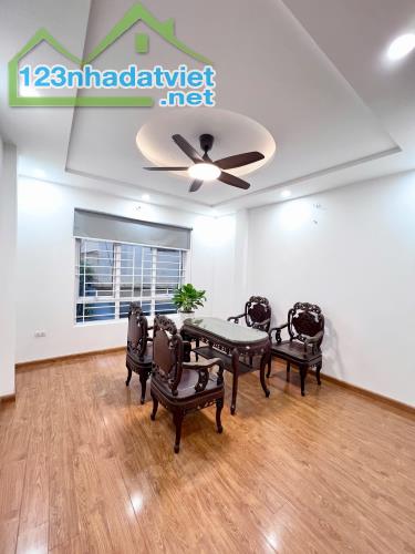 Bán nhà riêng Cự Lộc Thanh Xuân - 35m 6 tầng thang máy nhà đẹp ở ngay Roayal City - hơn 8