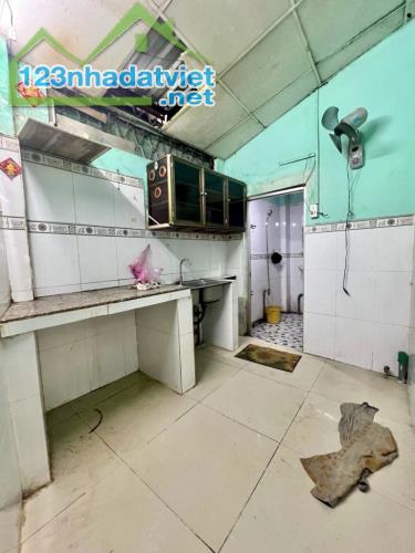Bán gấp nhà ở ngay hoặc xây mới bên Hông Chợ Bình Đông, 82m2, không quy hoạch, SHR. - 1