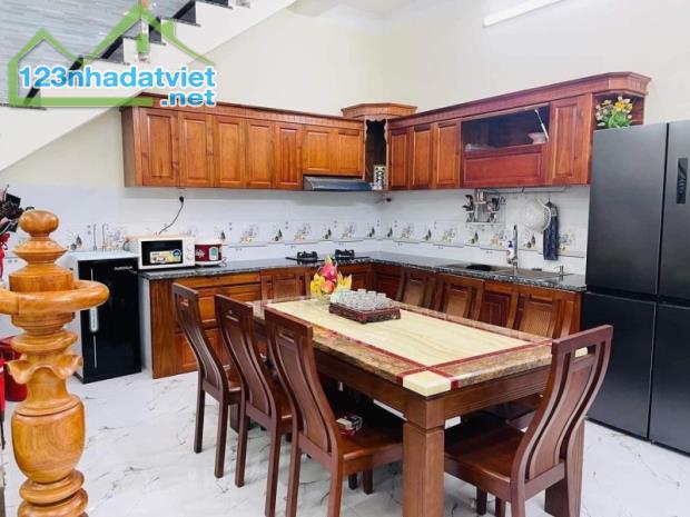 BÁN NHANH nhà 210m2, MẶT TIỀN DT743, Thuận An, BD, GIẢM MẠNH còn 9.9 tỷ - 1