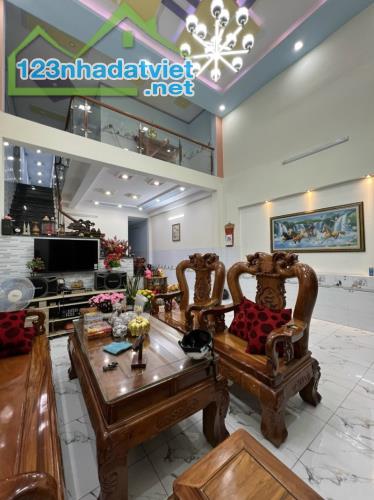 BÁN NHANH nhà 210m2, MẶT TIỀN DT743, Thuận An, BD, GIẢM MẠNH còn 9.9 tỷ - 2