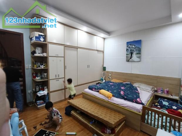 Bán nhà Trần Thái Tông, Cầu Giấy 38m x 5 tầng, 7 phòng, giá 8,5 tỷ