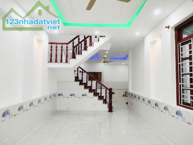 QUẬN 12- HIỆP THÀNH-NHÀ MỚI VÀO Ở NGAY-107M2, 3 TẦNG NGANG 5.6M CHỈ 5 TỶ 800
