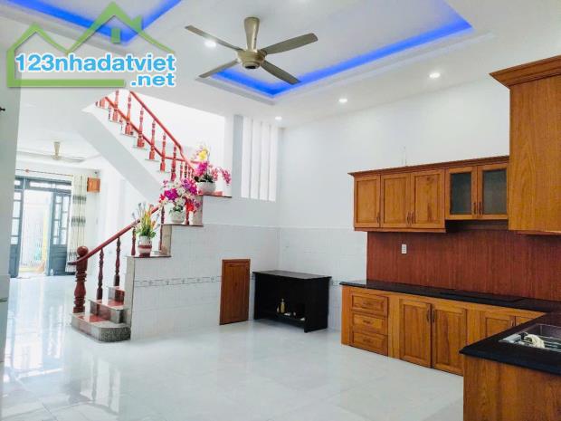 QUẬN 12- HIỆP THÀNH-NHÀ MỚI VÀO Ở NGAY-107M2, 3 TẦNG NGANG 5.6M CHỈ 5 TỶ 800 - 2