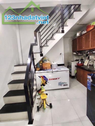 NHÀ BÁN - GẦN CHỢ PHẠM VĂN BẠCH & QUANG TRUNG GV - DT 32M² - 2 TẦNG CHỈ HƠN 3 TỶ , - 1