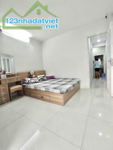 NHÀ BÁN - GẦN CHỢ PHẠM VĂN BẠCH & QUANG TRUNG GV - DT 32M² - 2 TẦNG CHỈ HƠN 3 TỶ , - 2