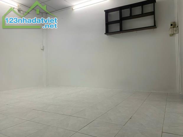 HÀNG ĐỘC QUYỀN GIÁ TỐT KHÔNG CÓ CĂN THỨ 2 - PHAN VĂN HỚN - 32m2 - NGANG 4M - KHÔNG QUY - 3