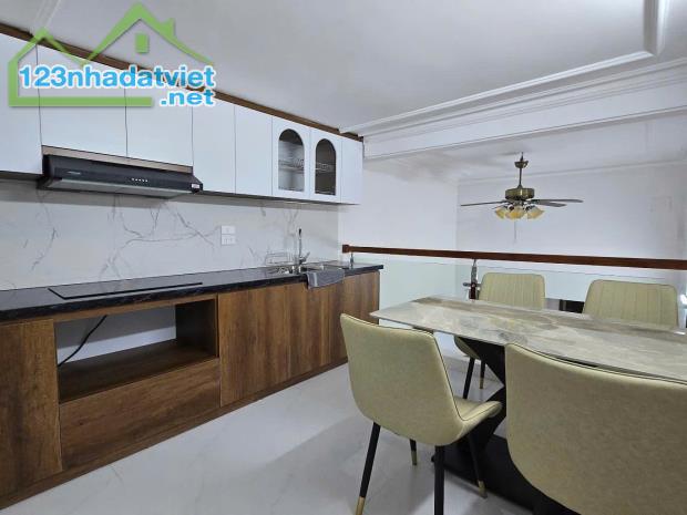 Bán siêu phẩm 5 tầng ở Hoàng Hoa Thám, vị trí đẹp, ngõ thông, sổ đỏ sẵn sàng giao dịch 7,9 - 4
