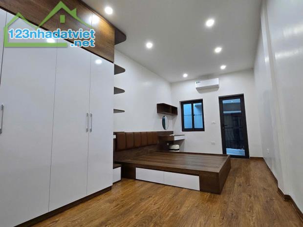 Bán siêu phẩm 5 tầng ở Hoàng Hoa Thám, vị trí đẹp, ngõ thông, sổ đỏ sẵn sàng giao dịch 7,9 - 3