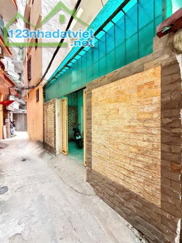 NHÀ TẠI PHỐ LÁNG HẠ - TRUNG TÂM ĐỐNG ĐA - 2 THOÁNG - NỞ HẬU - MẶT TIỀN ĐẸP - Ô TÔ CÁCH 10M