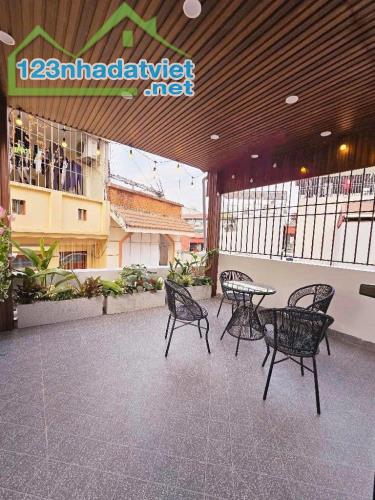 Bán nhà ll Quân , nhà xây 5 tầng 40m2 thiết kế 3 ngủ rộng rãi ngay gần oto