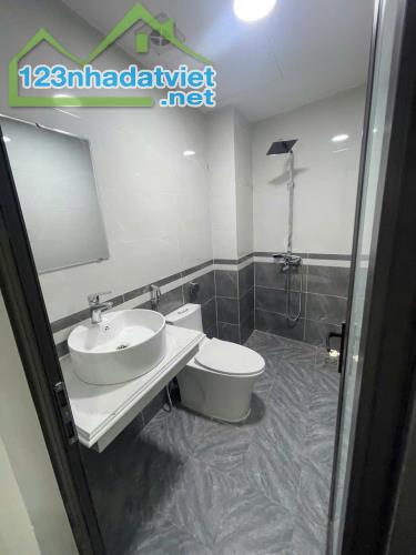 Bán nhà riêng Nguyễn Khang, Cầu Giấy 5T mới đẹp 34m2 MT 4.6m nhỉnh 6 tỷ gần ô tô