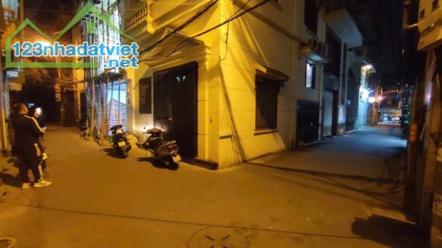 SIÊU PHẨM DƯƠNG QUẢNG HÀM, CẦU GIẤY, 50M, 6T, MT 5.5M, PHÂN LÔ, OTO, Ở SƯỚNG, 16 TỶ. - 1