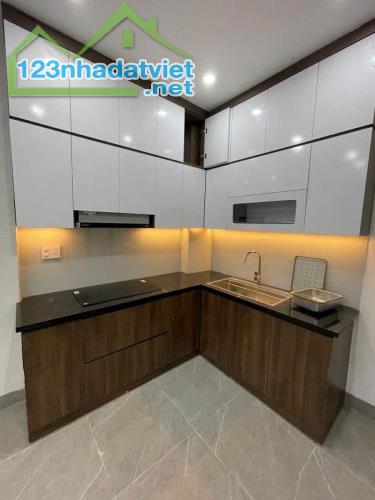 Siêu hiếm hàng xóm Aeon, vườn hoa Phố Trạm 31m2 x 5T Bát Khối LB, oto 10m ở luôn. 5,6tỷ - 4