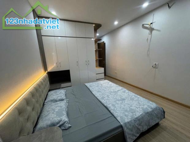 Siêu hiếm hàng xóm Aeon, vườn hoa Phố Trạm 31m2 x 5T Bát Khối LB, oto 10m ở luôn. 5,6tỷ - 3