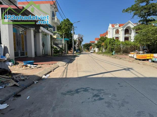 Chính chủ gửi bán lô góc dãn dân, kinh doanh tốt tại Đông mai, Chỉ Đạo: 0835459289