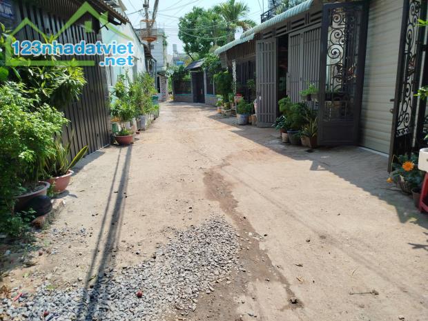 Bán nhà giá hạt dẻ hẻm xe hơi DT 100m vuông đường Trung Đông1, Hóc Môn - 1