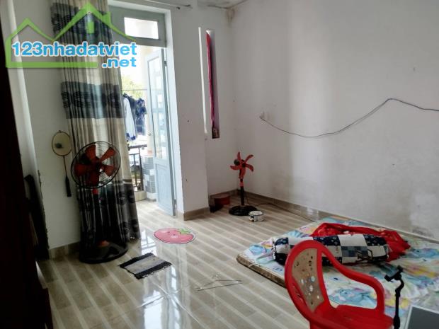 Bán nhà giá hạt dẻ hẻm xe hơi DT 100m vuông đường Trung Đông1, Hóc Môn