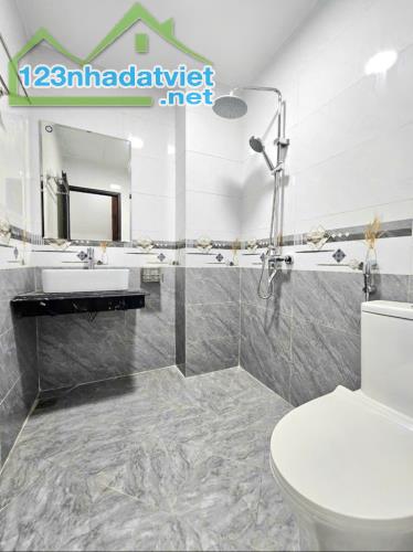 🔥 BÁN NHÀ NGUYỄN XUÂN KHOÁT, KHÔNG CÓ CĂN THỨ 2, 5Tx33M², NHỈNH 7 TỶ 🔥 - 2