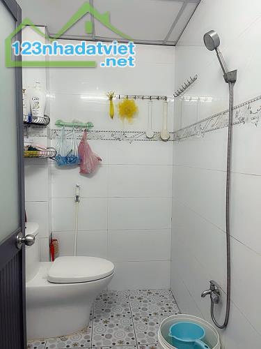 + 👉 SỐC SIÊU PHẨM GẤP GẤP BÁN NHÀ Đ SỐ 2 BHHB BÌNH TÂN 5,2*15M 2L CHỈ 2,7T - 5