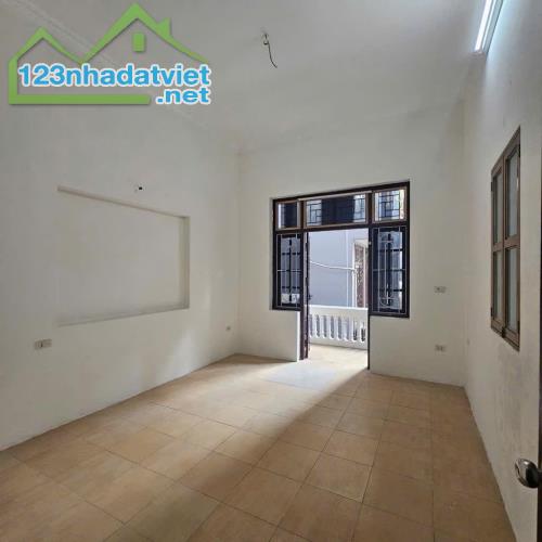 BÁN NHÀ GẦN PHỐ KHƯƠNG ĐÌNH- PHÂN LÔ - 1 NHÀ RA PHỐ- 46M2- 4 TẦNG, CHỈ 6.4 TỶ