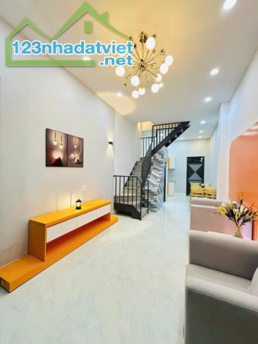 Bán nha Tân Phú, 2 tầng, 28m2, hẻm 5m, gần Trường Chinh, 3.x tỷ - 3