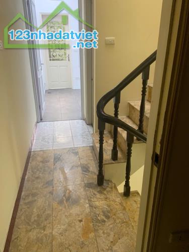 Bán nhà Nguyễn Tri Phương-DT 35 m2 x 4 tầng.MT 3,5m.MẶT PHỐ-VỈA HÈ-KINH DOANH.
