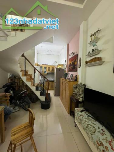 Bán Nhà Ngõ 41 Thịnh Quang – Thái Hà, Ngõ Hai Xe Máy, Gần Phố DT: 26m/4 Tầng/5.5 Tỷ
