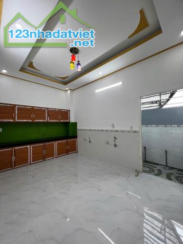 Bán Nhà 1L đường xe hơi, SHR, 81m2, gần Uỷ ban Hưng Long - 2