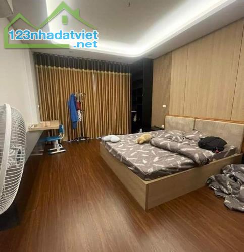 Tôi bán nhà mặt phố Kim Giang sầm uất cạnh KĐT Linh Đàm 60m2 chỉ 13.9 tỷ. LH 0989.62.6116