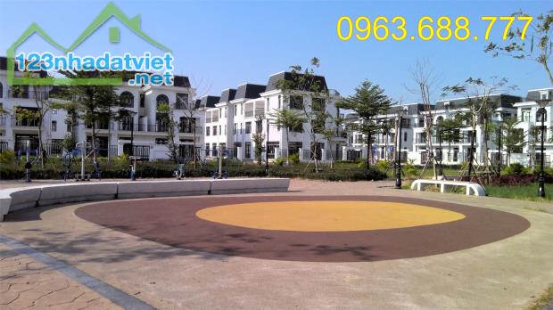 Bán BT cách Ciputra 20p,300m,19 tỷ.Giá đầu tư - 2