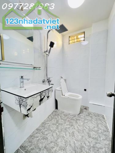 Nhà mới Cạnh Nhổn, lô goc, ô tô, ngõ thông, giá 5 tỷ - 2