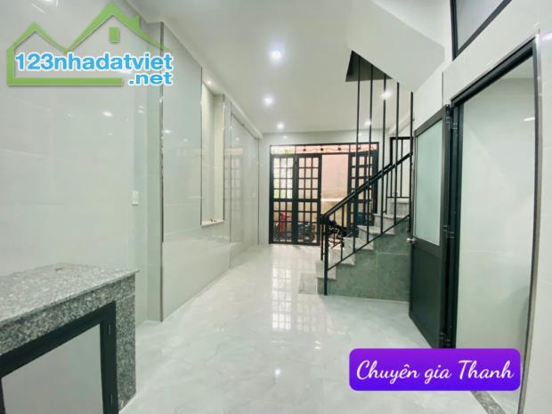 Chia gia tài, bán gấp nhà mới,đẹp đầy đủ tiện ích, 3 tầng giáp quận 10, q3 CMT8, chỉ 4.x t - 1