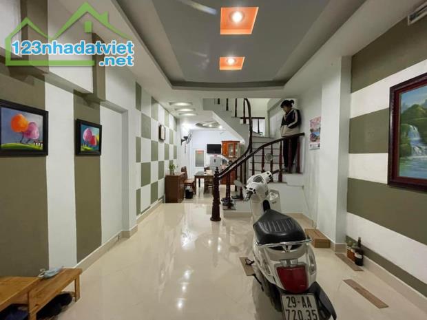 Nhà 6 tầng, thang máy, 42m2, trung tâm Thạch Bàn, giá 8.5 tỷ - 1