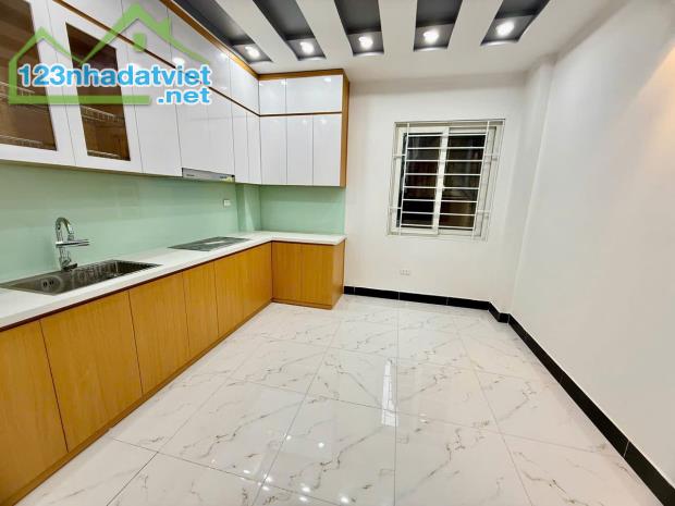NHÀ DÂN XÂY KHUNG BÊ TÔNG CHẮC CHẮN - NHỈNH 6 TỶ - NGAY TT QUẬN THANH XUÂN - Ở SƯỚNG - 4