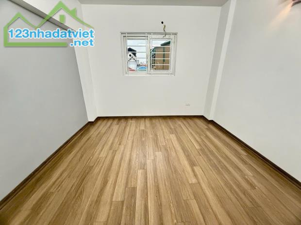 NHÀ DÂN XÂY KHUNG BÊ TÔNG CHẮC CHẮN - NHỈNH 6 TỶ - NGAY TT QUẬN THANH XUÂN - Ở SƯỚNG - 5