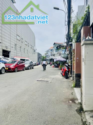HXT -GIÁP Q1 - 4,1X14,2 - VUÔNG A4 - NHÀ 3 TẦNG, 1 CĂN RA MT - 8.18 TỶ