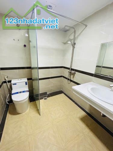 Bán nhà phố Lương Khánh Thiện 40m 5T 6 ngủ. Dòng tiền 300 triệu/năm. Chỉ 7 tỷ 500 triệu - 3