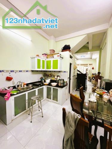 4 TẦNG MỚI ĐẸP - DT 54 M2 (3,6 x 15) - HẺM XE HƠI - NGAY CHỢ PHẠM VĂN HAI - TÂN BÌNH. - 3