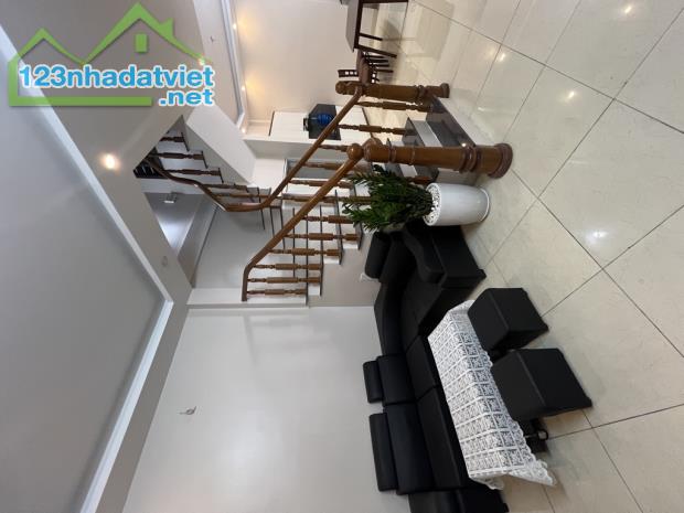 Bán Nhà Thạch Bàn, Ngõ Nông, Gần Oto Tránh, 42m x 4 Tầng, Giá 5,99 Tỷ
